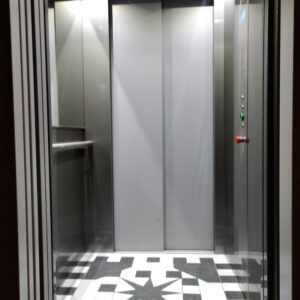 Avanza mit automatischen Schiebetüren