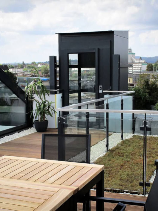 Homelift SB 200 - Oberste Haltestelle ist der Dachgarten