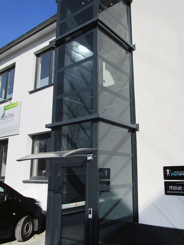Homelift SB 200 - auf 2 Seiten mit Klarglas verkleidet