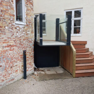 RB150 - Rollstuhlhebebühne