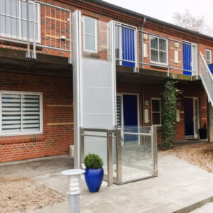 Hublift RB 150 aus Edelstahl, Glas (VSG) und Aluminium gefertigt