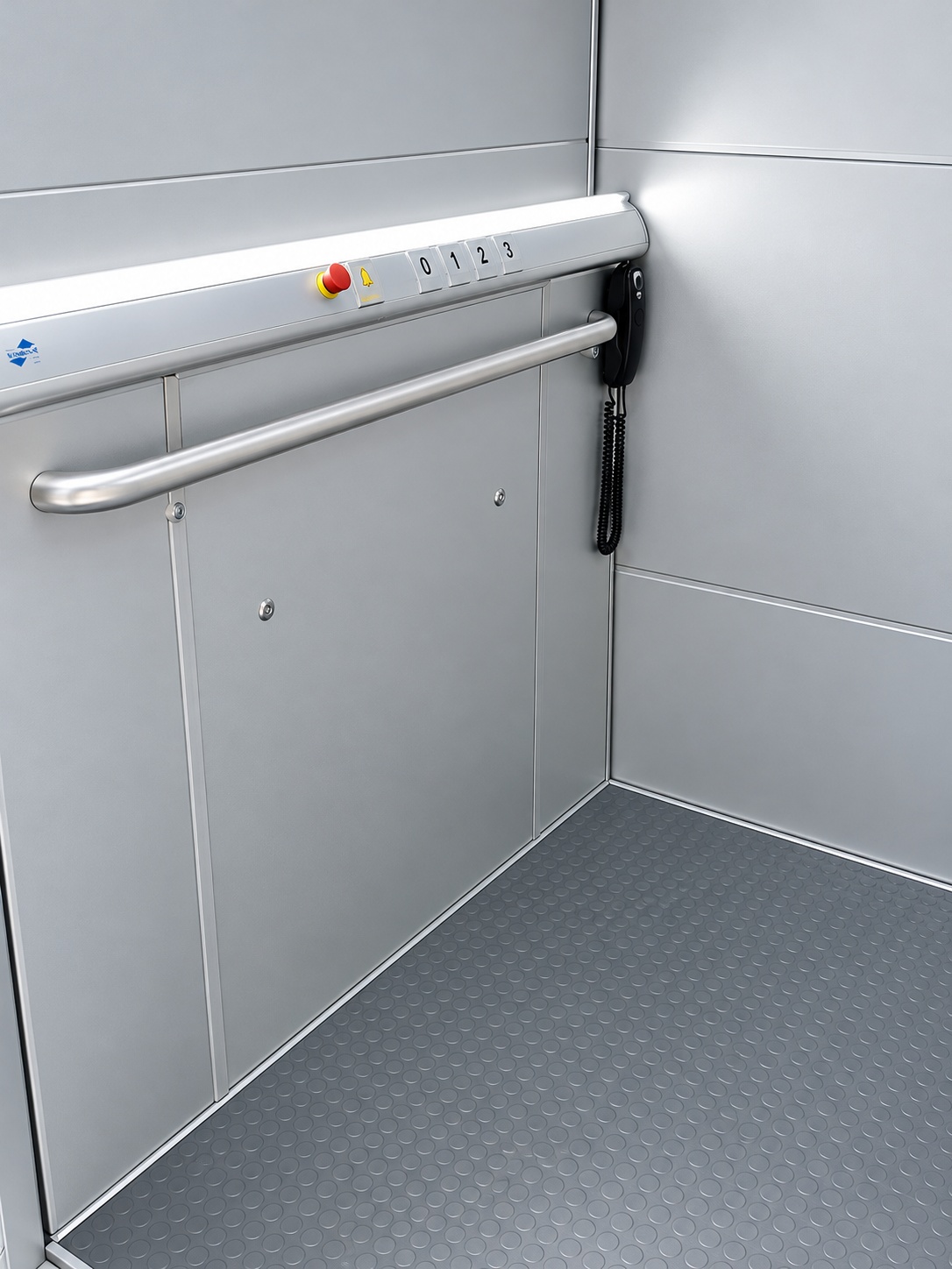 SB200 Plattform mit Bedienfeld Plattform des Homelift SB 200 mit Bedienelement und Handlauf